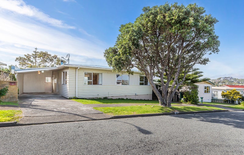 24 Waiwera Crescent, Maupuia, Wellington - Carousel 1