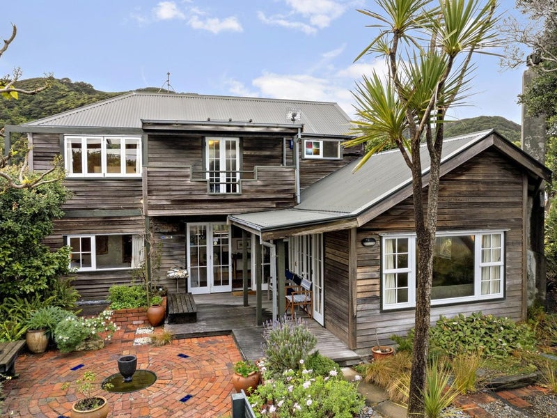 157 Marine Parade, Eastbourne, Lower Hutt - Carousel 1