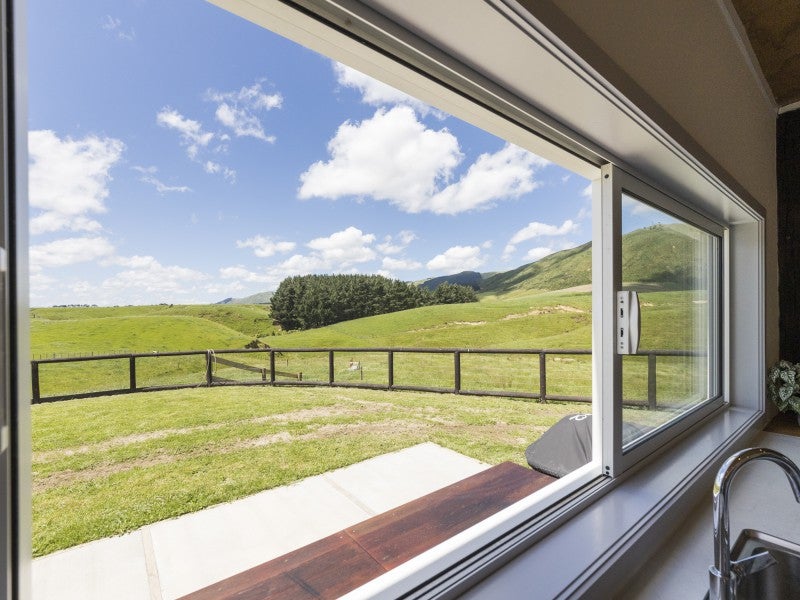 34 Highland View Drive, Tokomaru - Carousel 26