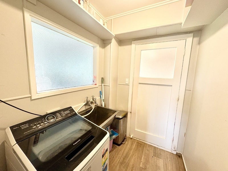 2B Devon Place, Cannons Creek, Porirua - Carousel 13