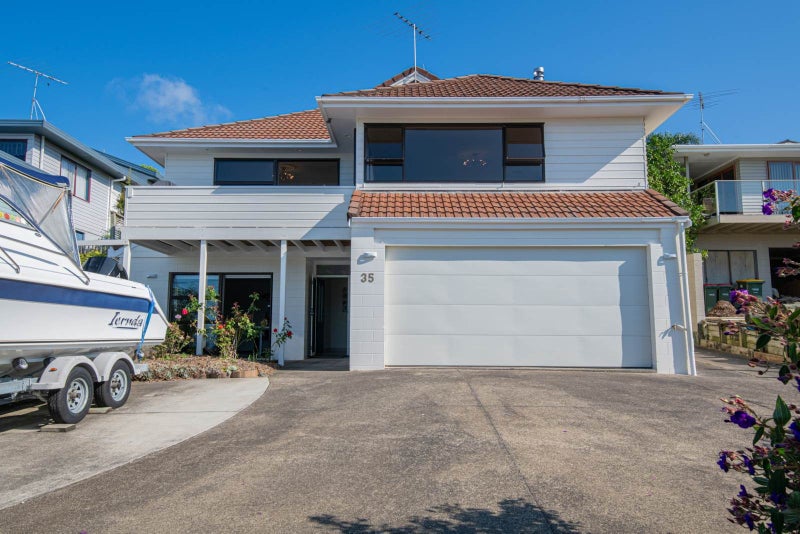 35 Surf Road, Stanmore Bay, Whangaparaoa - Carousel 1
