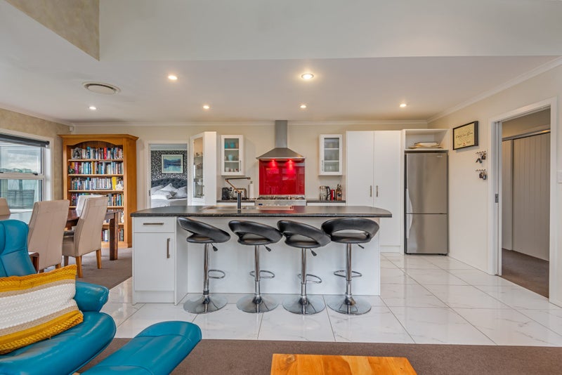 20 Lorenzo Place, Kelvin Grove, Palmerston North - Carousel 2