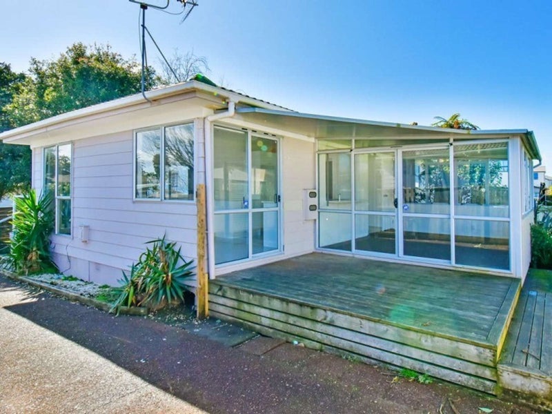 31 Becker Drive, Weymouth, Auckland - Carousel 2