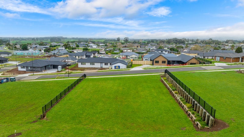 14 Kerr Crescent, Patumahoe, Pukekohe - Carousel 1