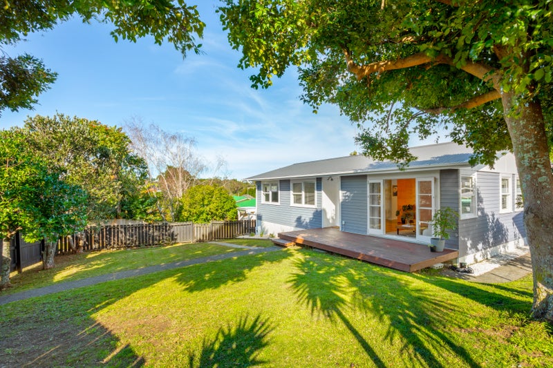 43 La Rosa Street, Green Bay, Auckland - Carousel 1
