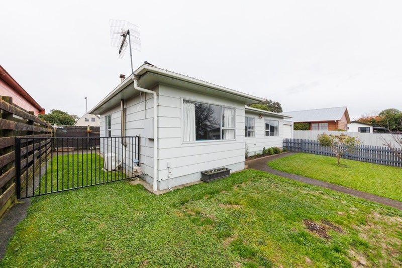 8 Suzanne Grove, Kelvin Grove, Palmerston North - Carousel 14