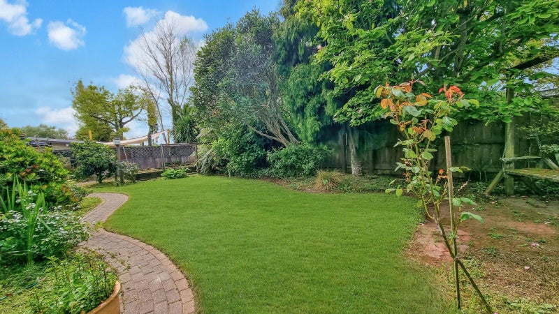 10 Iles Road, Lynmore, Rotorua - Carousel 17