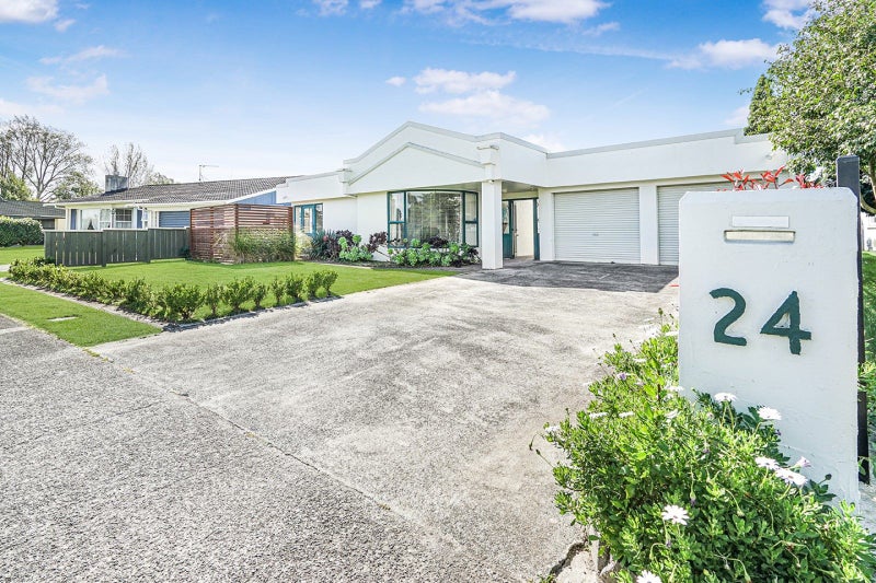 24 Bernard Street, Chedworth, Hamilton - Carousel 1