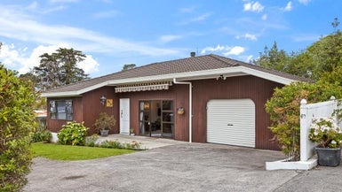 3/4 Bishop Street, Green Bay, Auckland - Carousel 1