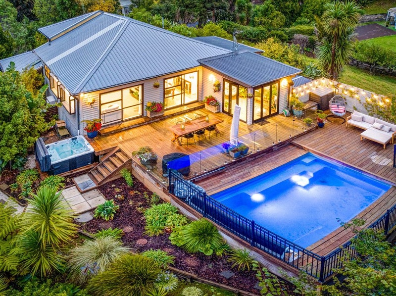 8 Jays Road, Titirangi, Auckland - Carousel 2