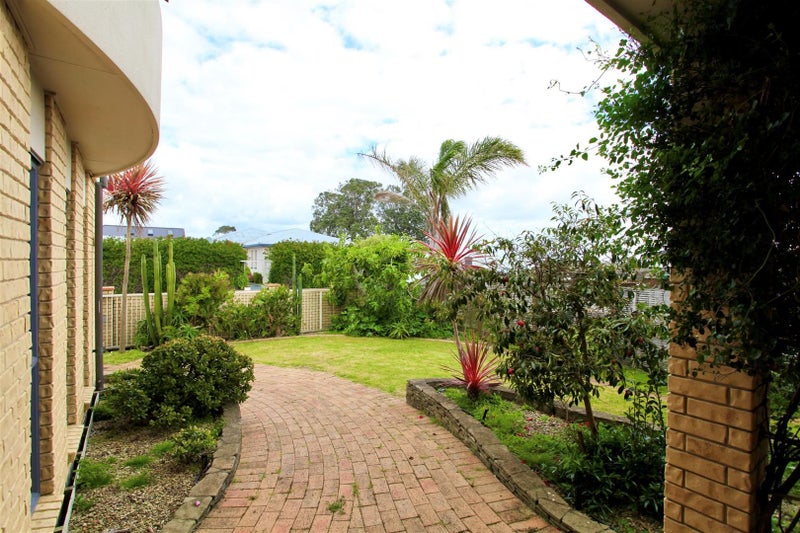 2 Devon Road, Bucklands Beach, Auckland - Carousel 2