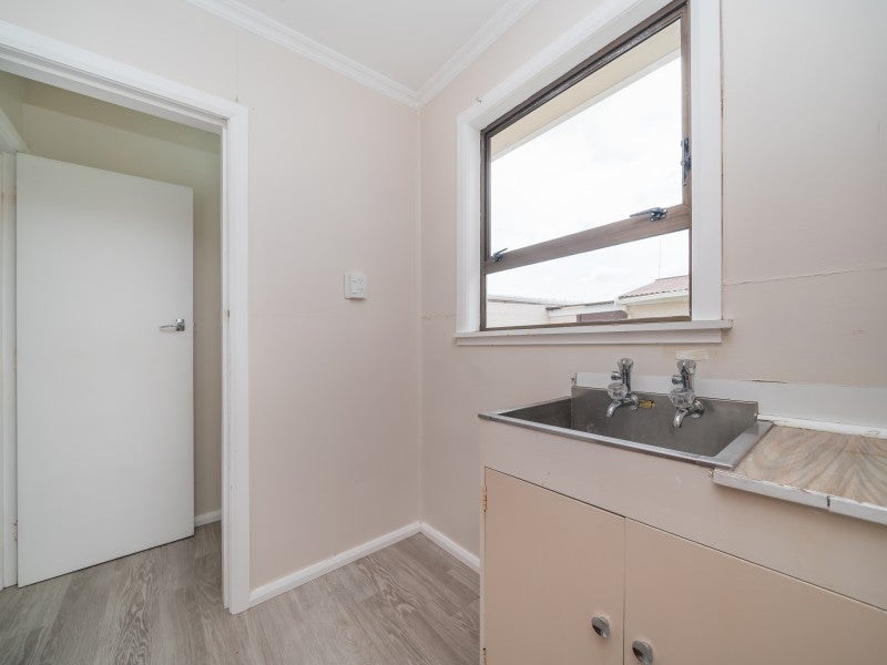 1 Austin Place, Awapuni, Palmerston North - Carousel 24