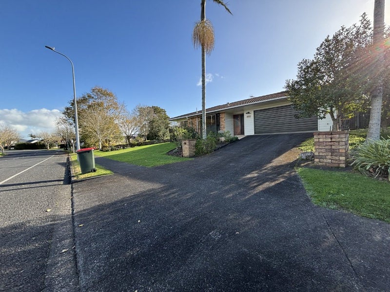 33 Carnoustie Drive, Wattle Downs, Auckland - Carousel 1