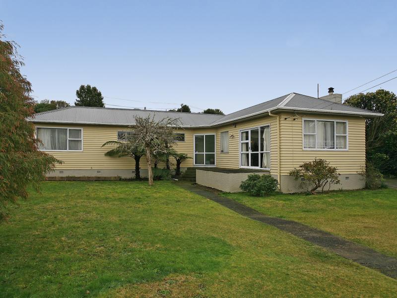 6 Pokohiwi Road, Normandale, Lower Hutt - Carousel 1