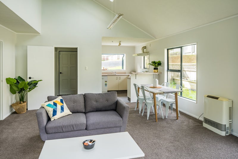 17A Fernwood Court, Woodridge, Wellington - Carousel 2