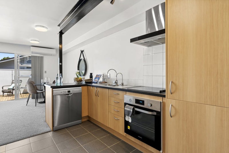 4/2 Atarangi Road, Greenlane, Auckland - Carousel 1