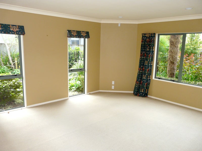9 Keswick Crescent, Huntington, Hamilton - Carousel 2