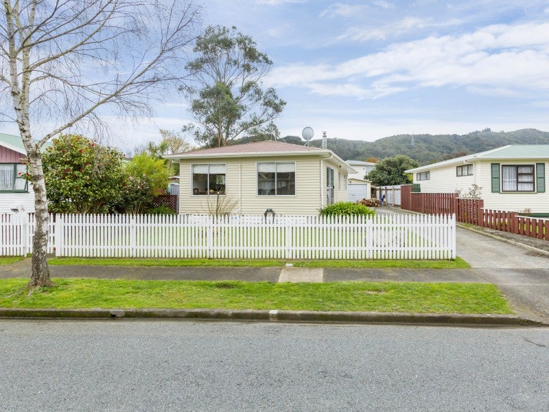 49 Bonnie Glen Crescent, Ebdentown, Upper Hutt - Carousel 2