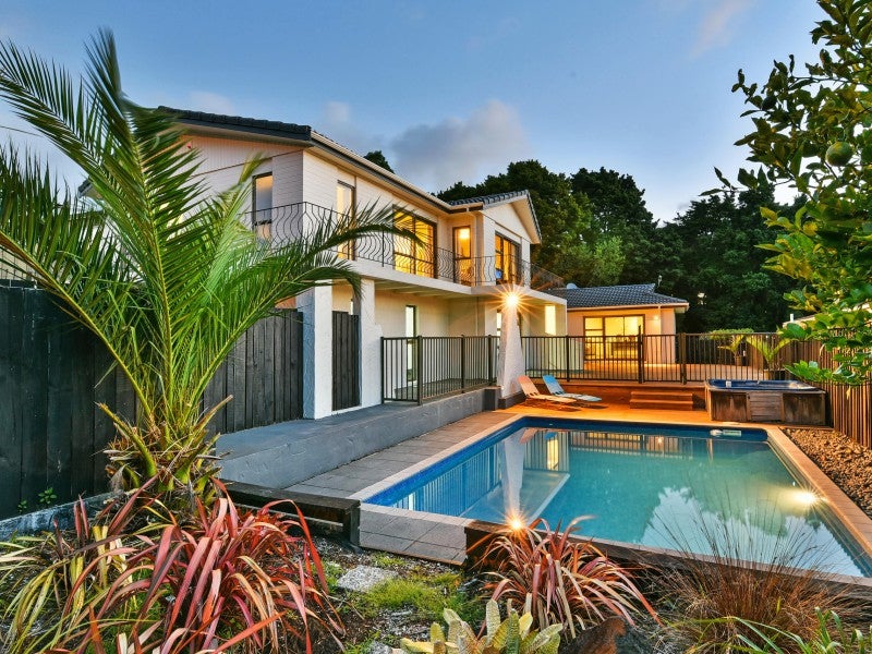 13 Elsted Place, Goodwood Heights, Auckland - Carousel 1