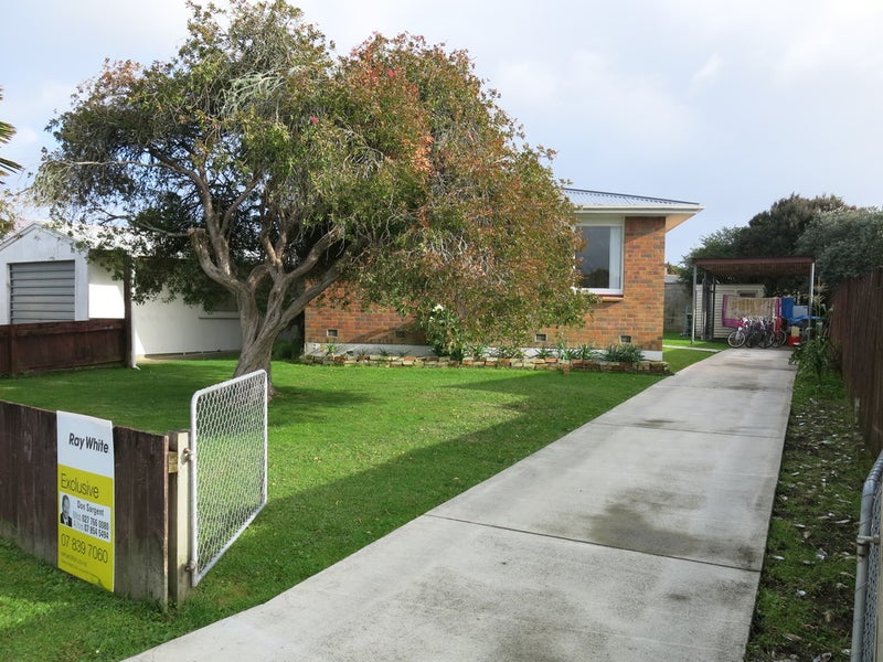 20 Susan Place, Deanwell, Hamilton - Carousel 1