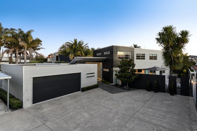 1343 Victoria Street, Beerescourt, Hamilton - Carousel 1