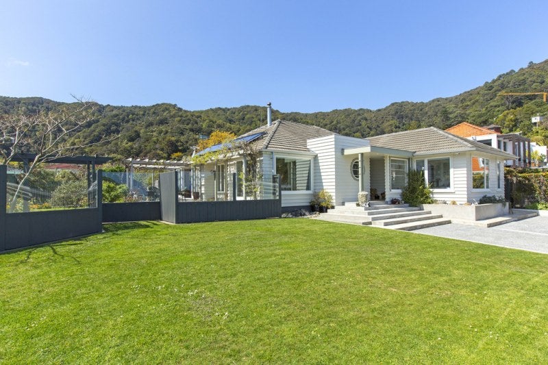 228 Marine Drive, Lowry Bay, Lower Hutt - Carousel 1
