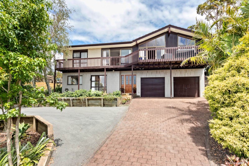 16 Flagstaff Place, Massey, Auckland - Carousel 1