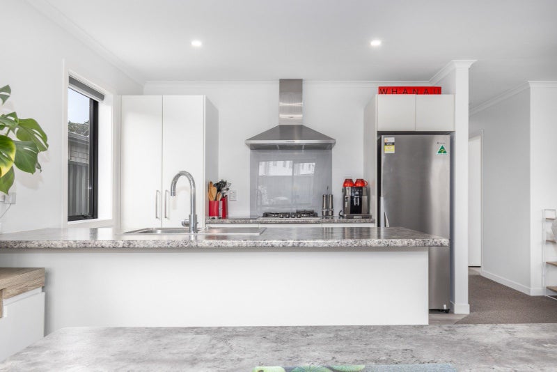 18 Pateke Drive, Kenepuru, Porirua - Carousel 2