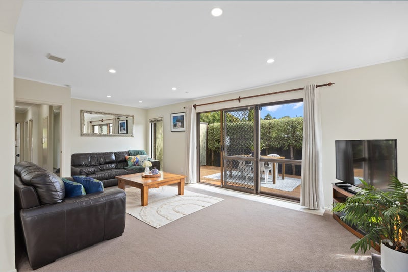 7 Linley Place, Hillcrest, Auckland - Carousel 2