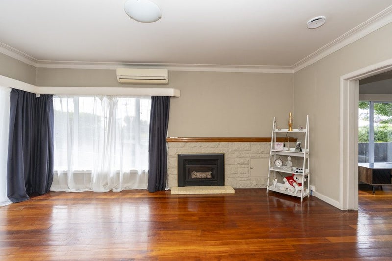 11 Forest Lake Road, Forest Lake, Hamilton - Carousel 2