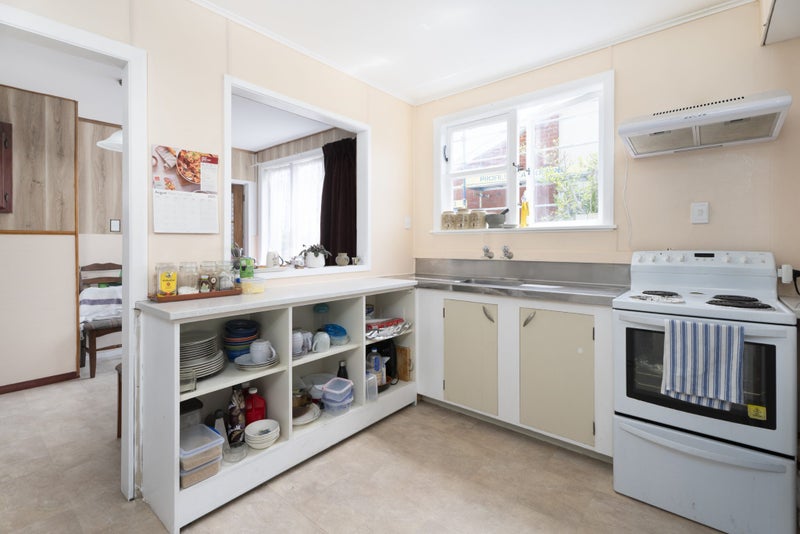 16 Waihora Crescent, Waitangirua, Porirua - Carousel 2