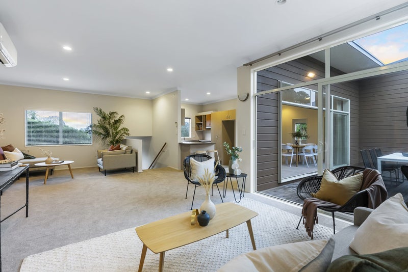 98 Brian Crescent, Stanmore Bay, Whangaparaoa - Carousel 1