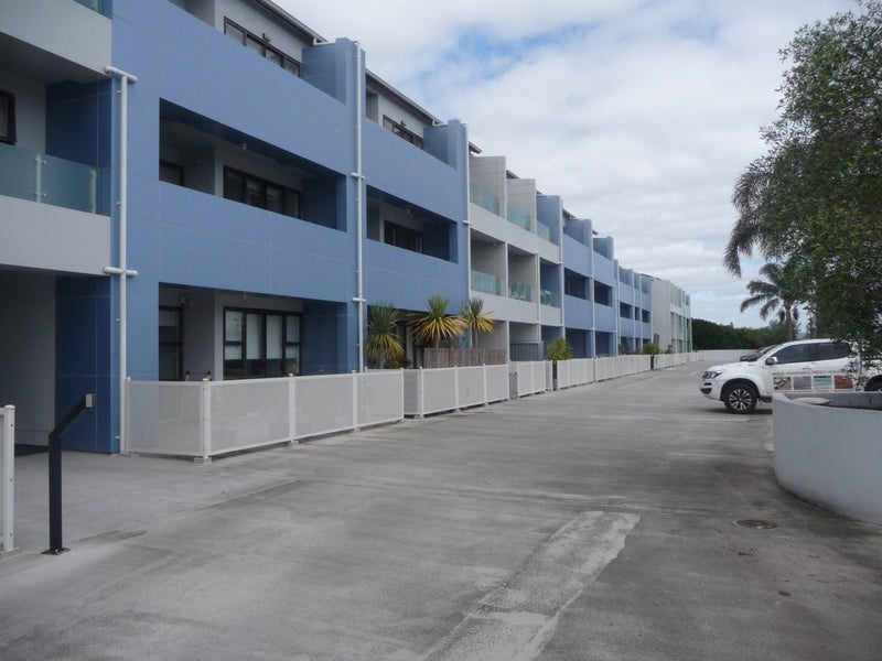 220/3 Morningside Drive, St Lukes, Auckland - Carousel 1
