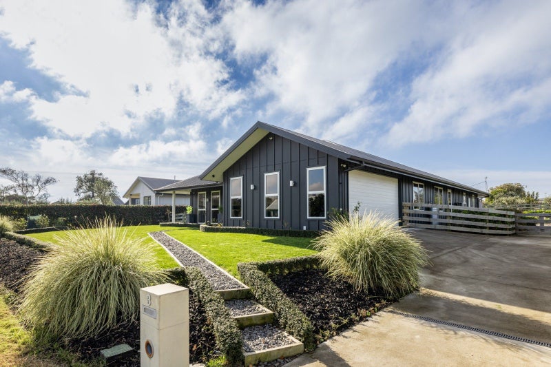 3 Cape Grove, Hastings - Carousel 1