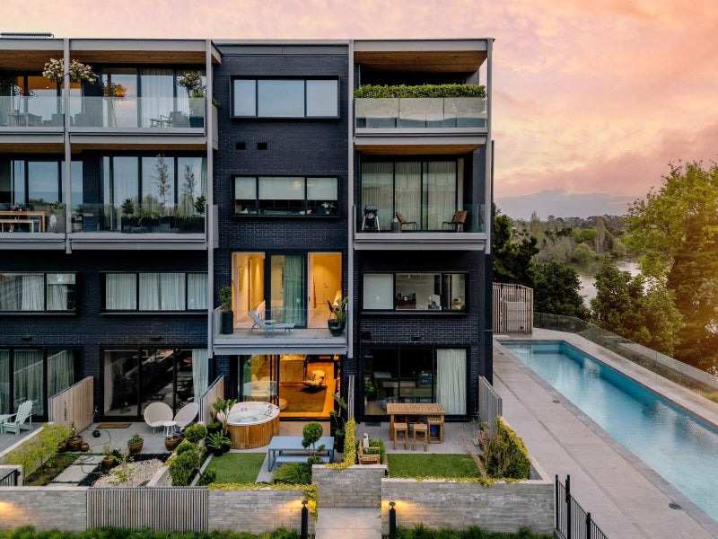 102/1 Clyde Street, Hamilton East, Hamilton - Carousel 3