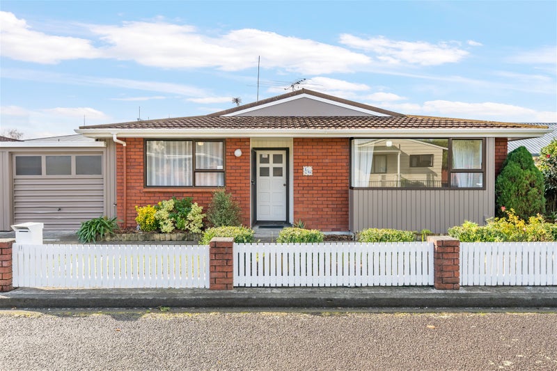 1/11 California Drive, Totara Park, Upper Hutt - Carousel 2