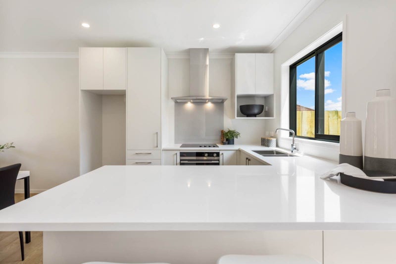 39B Waddell Avenue, Point England, Auckland - Carousel 2