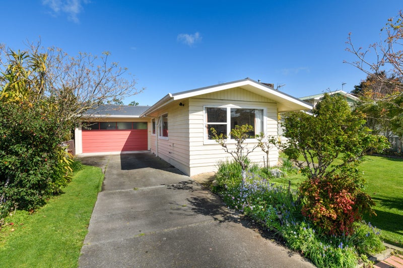 7 Tabak Crescent, Takaro, Palmerston North - Carousel 2