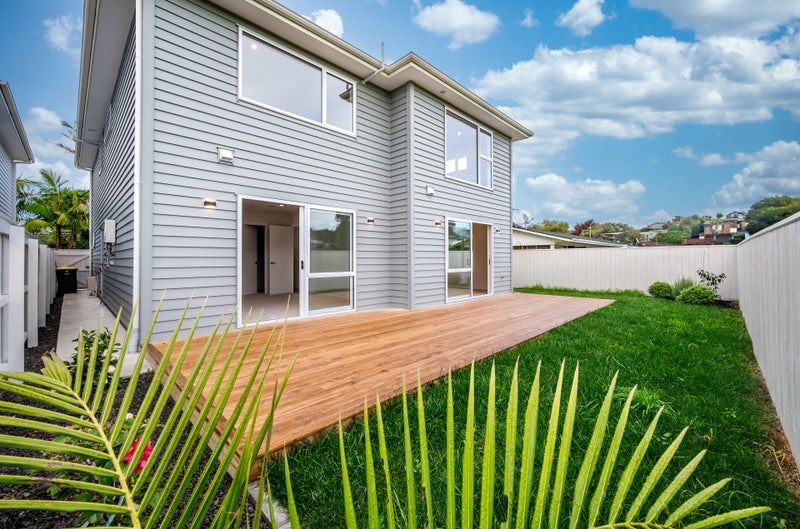 8C Jern Place, Eastern Beach, Auckland - Carousel 2