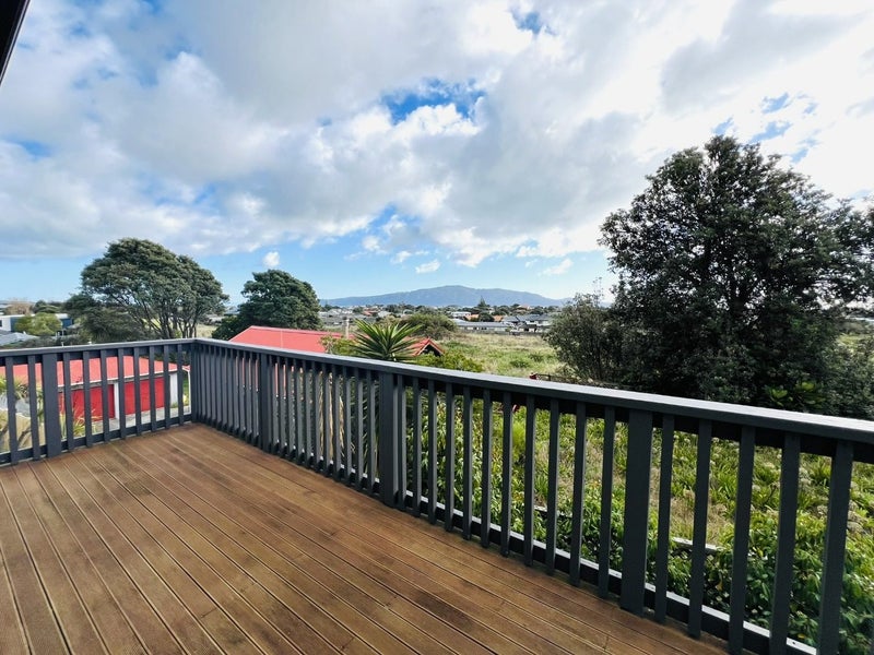 69 Queens Road, Waikanae Beach, Waikanae - Carousel 1