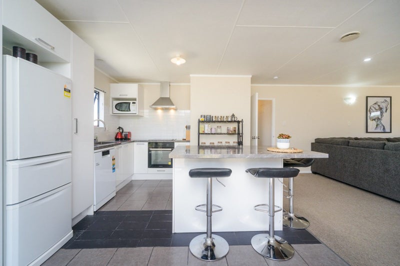 15 Dahlstrom Grove, Kelvin Grove, Palmerston North - Carousel 2