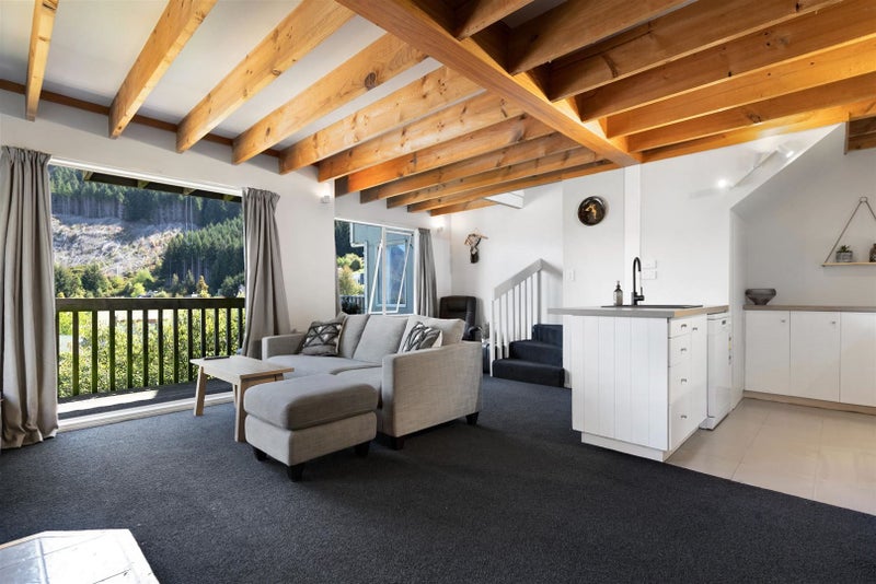 18B MacKinnon Terrace, Sunshine Bay, Queenstown - Carousel 1