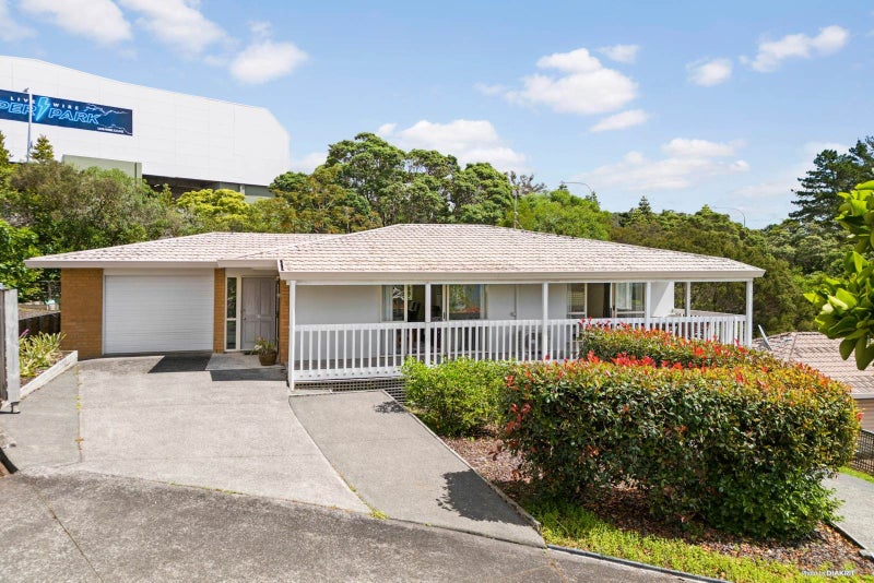 21 Highbury Bypass, Birkenhead, Auckland - Carousel 1