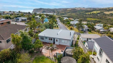 9 Everard Avenue, Army Bay, Whangaparaoa - Carousel 1