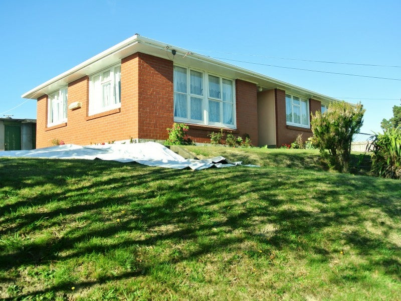 42 Cornwall Crescent, Cannons Creek, Porirua - Carousel 1
