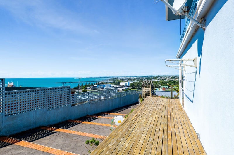 1 Catherine Crescent, Moturoa, New Plymouth - Carousel 21