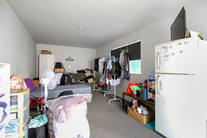 10 Beaumont Street, Hamilton East, Hamilton - Carousel 22