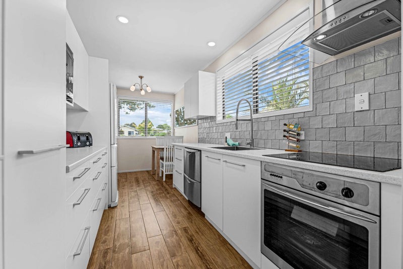 9 Le Havre Place, Takanini, Auckland - Carousel 1