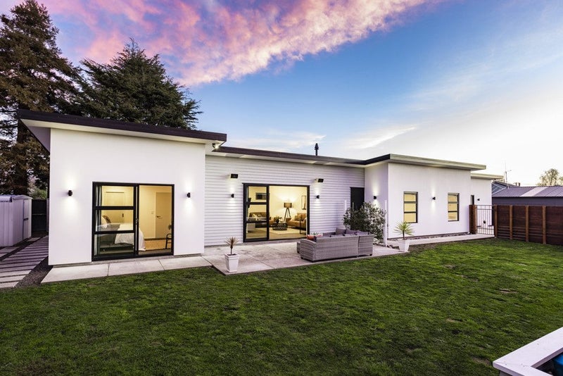 2/32 Burwood Road, Burwood, Christchurch - Carousel 1