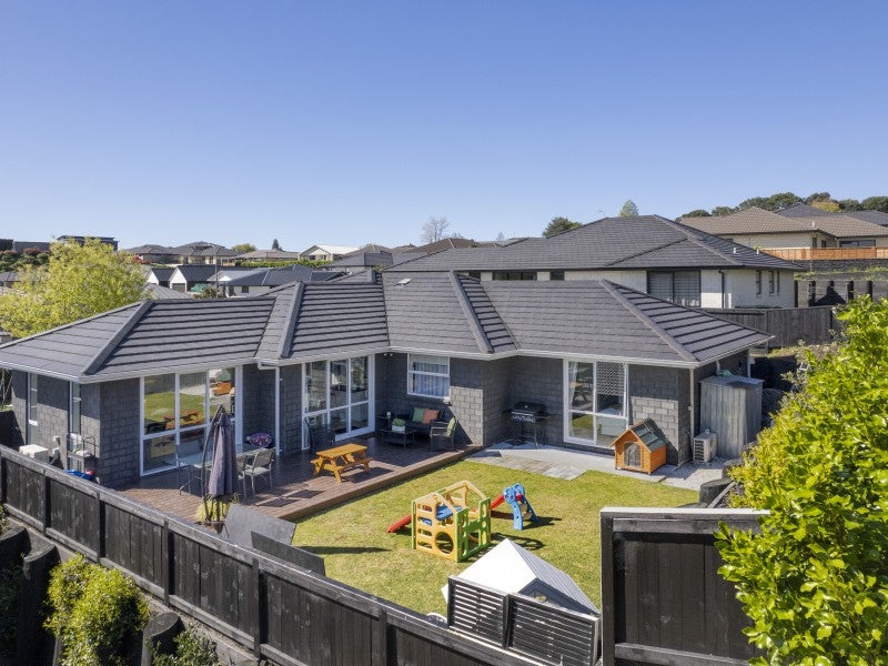17 Ballintoy Park Drive, Welcome Bay, Tauranga - Carousel 1